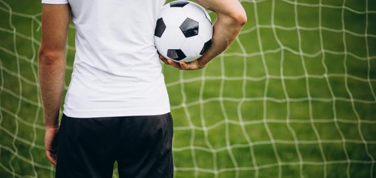 موضوع تعبير باللغة الانجليزية عن كرة القدم